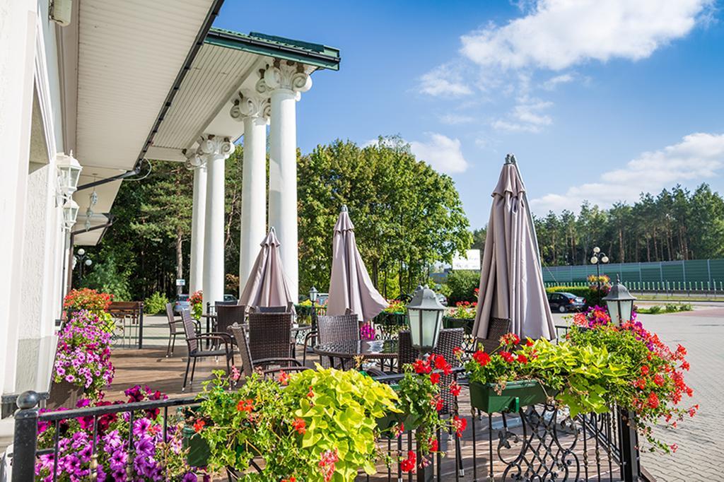 Dwor Czarneckiego Hotel Porosly Exterior photo