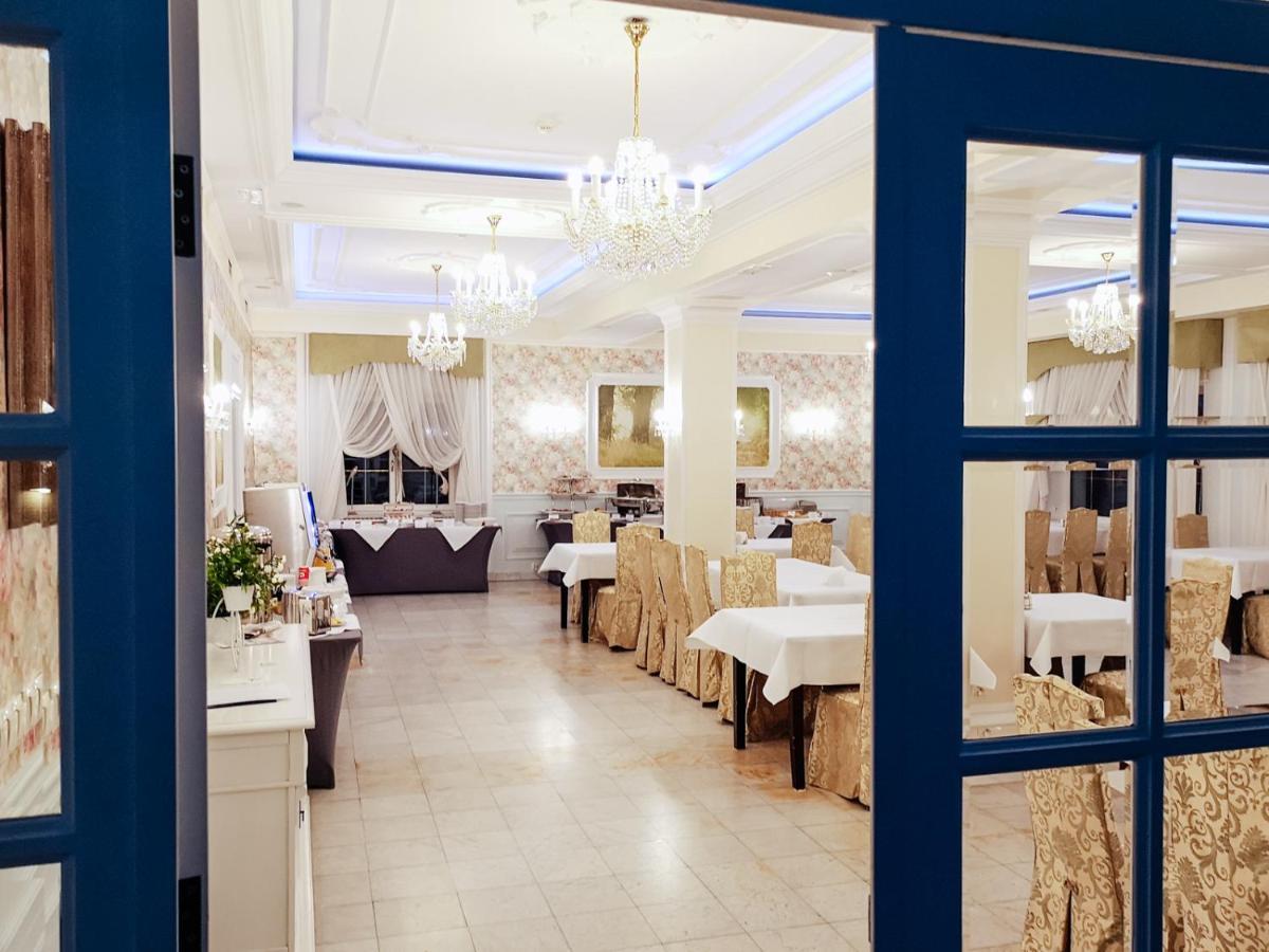 Dwor Czarneckiego Hotel Porosly Exterior photo